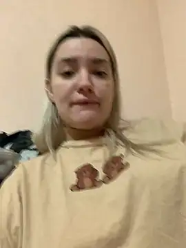 Snapshot of Sextazy chatting on 02.25.25 Sextazy online show from 02.25.25