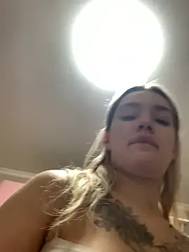 Snapshot of Sextazy chatting on 02.25.25 Sextazy online show from 02.25.25