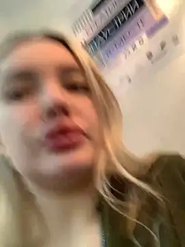 Snapshot of Sextazy chatting on 03.09.25 Sextazy online show from 03.09.25