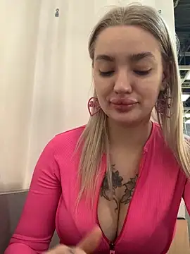 Snapshot of Sextazy chatting on 03.12.25 Sextazy online show from 03.12.25