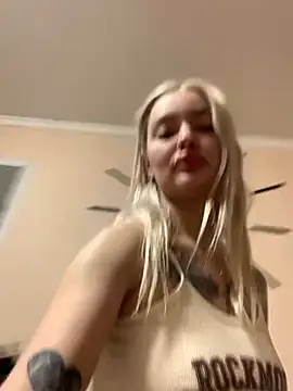 Snapshot of Sextazy chatting on 03.15.25 Sextazy online show from 03.15.25