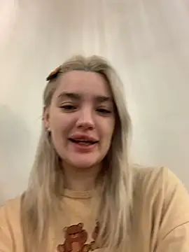 Snapshot of Sextazy chatting on 03.18.25 Sextazy online show from 03.18.25