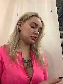 Snapshot of Sextazy chatting on 03.21.25 Sextazy online show from 03.21.25