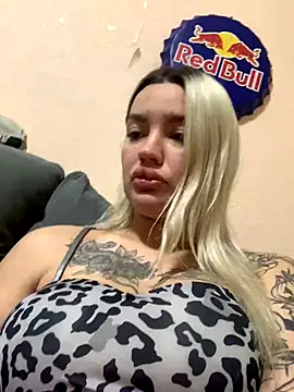 Snapshot of Sextazy chatting on 09.21.25 Sextazy online show from 09.21.25