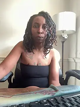 Snapshot of LeyaHoneybuns chatting on 02.19.25 LeyaHoneybuns online show from 02.19.25