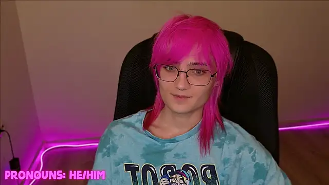 Snapshot of CuteYukiKun chatting on 12.20.24 CuteYukiKun online show from 12.20.24