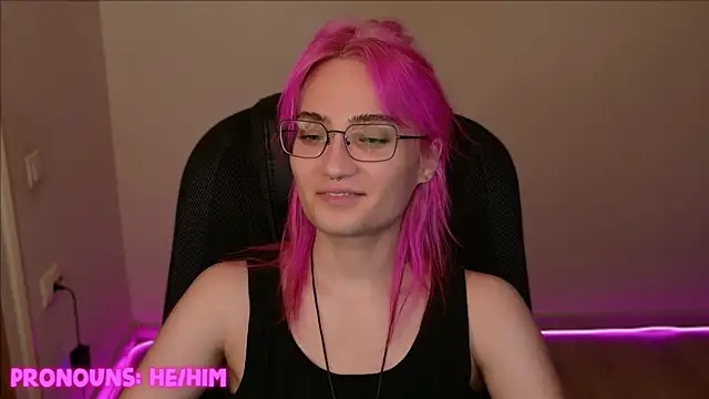 Snapshot of CuteYukiKun chatting on 12.27.24 CuteYukiKun online show from 12.27.24