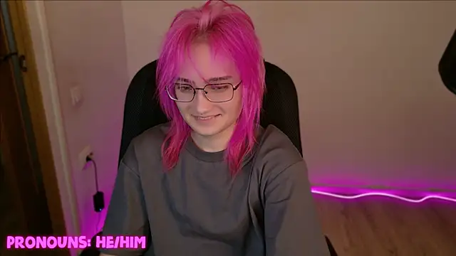 Snapshot of CuteYukiKun chatting on 01.05.25 CuteYukiKun online show from 01.05.25