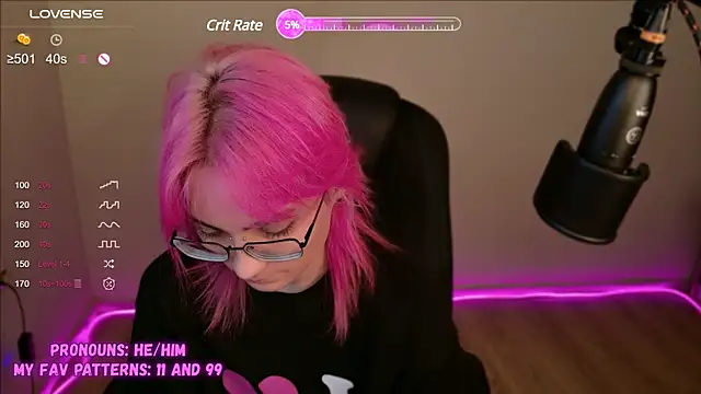 Snapshot of CuteYukiKun chatting on 01.11.25 CuteYukiKun online show from 01.11.25