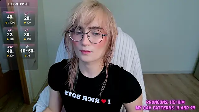 Snapshot of CuteYukiKun chatting on 09.18.25 CuteYukiKun online show from 09.18.25