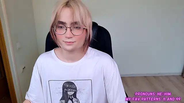 Snapshot of CuteYukiKun chatting on 09.29.25 CuteYukiKun online show from 09.29.25