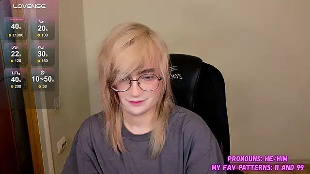 Snapshot of CuteYukiKun chatting on 10.01.25 CuteYukiKun online show from 10.01.25