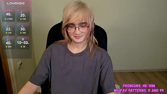 Snapshot of CuteYukiKun chatting on 10.04.25 CuteYukiKun online show from 10.04.25