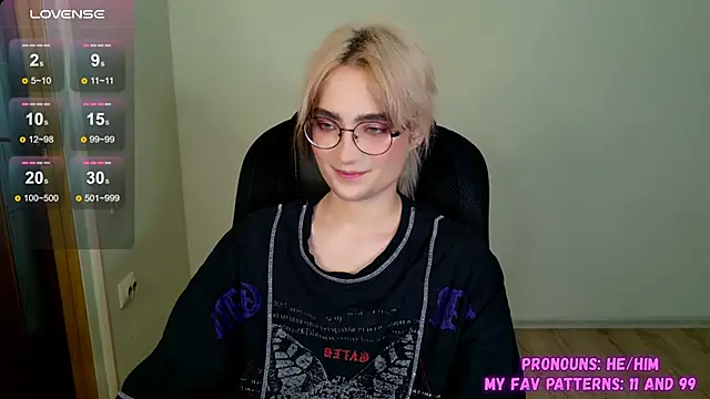 Snapshot of CuteYukiKun chatting on 10.06.25 CuteYukiKun online show from 10.06.25