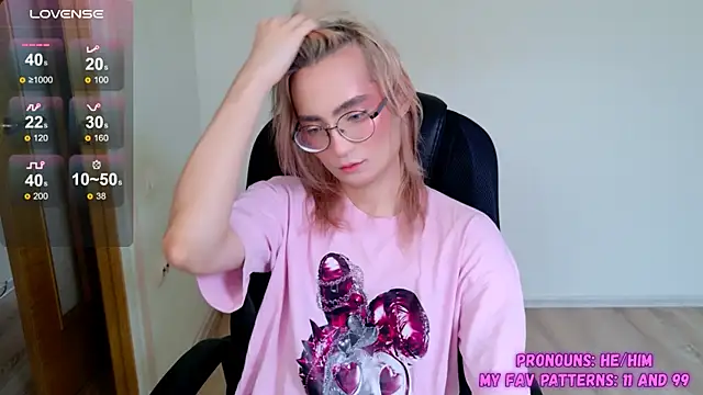 Snapshot of CuteYukiKun chatting on 10.09.25 CuteYukiKun online show from 10.09.25