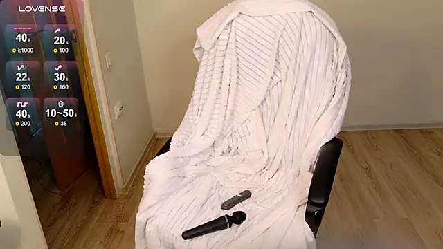 Snapshot of CuteYukiKun chatting on 10.11.25 CuteYukiKun online show from 10.11.25