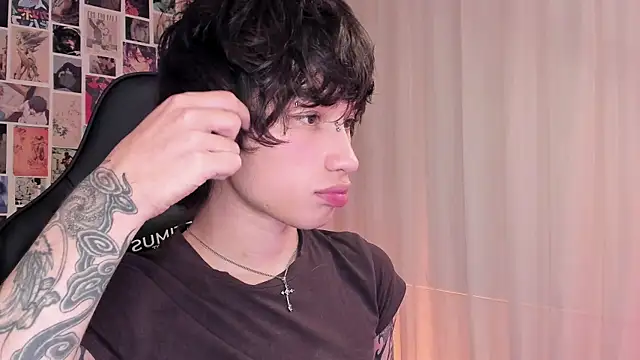 Snapshot of liamelf chatting on 12.31.24 liamelf online show from 12.31.24