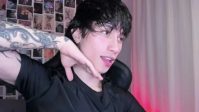 Snapshot of liamelf chatting on 03.19.25 liamelf online show from 03.19.25