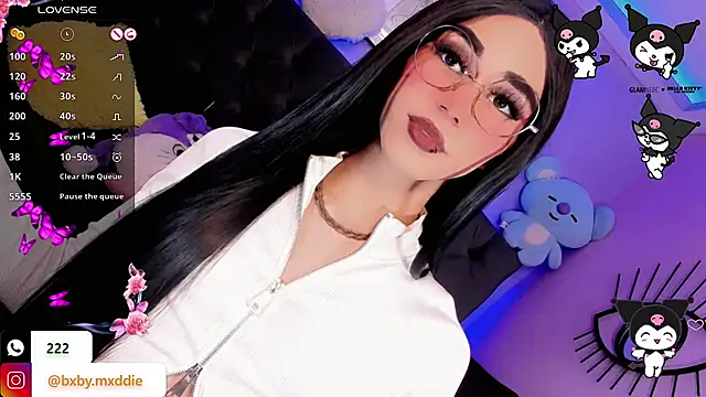 Snapshot of kimMaddiee chatting on 10.22.25 kimMaddiee online show from 10.22.25