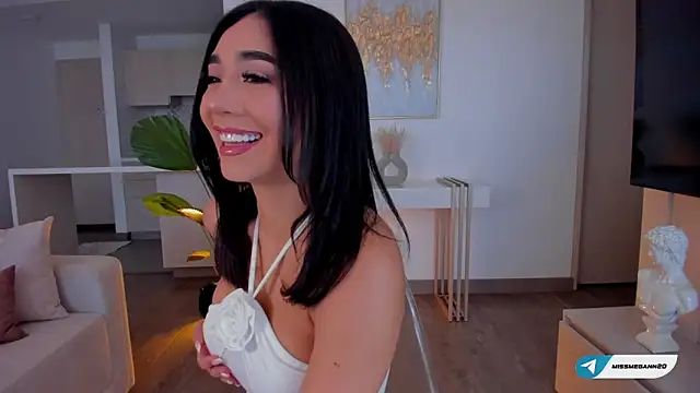 Snapshot of missmegann chatting on 10.21.25 missmegann online show from 10.21.25