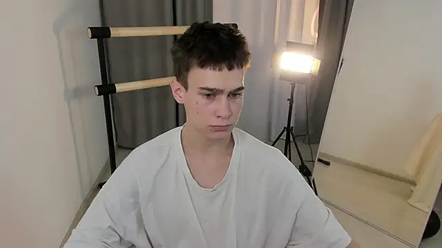 Snapshot of Kevin_Kesi chatting on 11.17.25 Kevin Kesi online show from 11.17.25