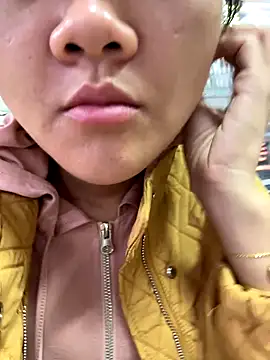 Snapshot of Zhuli11 chatting on 10.29.25 Zhuli11 online show from 10.29.25