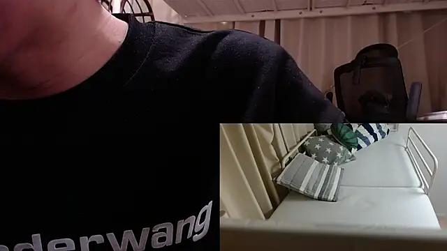 Snapshot of POCARI_SWEAT chatting on 01.10.25 POCARI SWEAT online show from 01.10.25