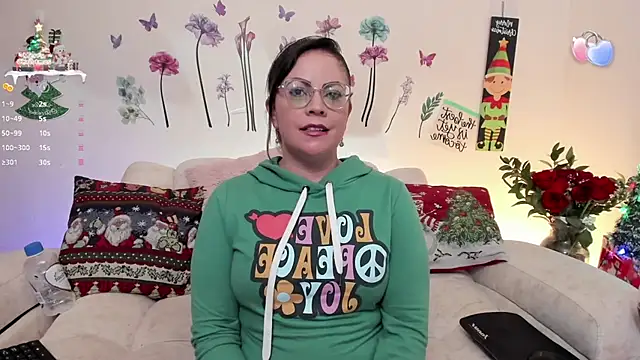 Snapshot of saracrowe chatting on 12.14.24 saracrowe online show from 12.14.24