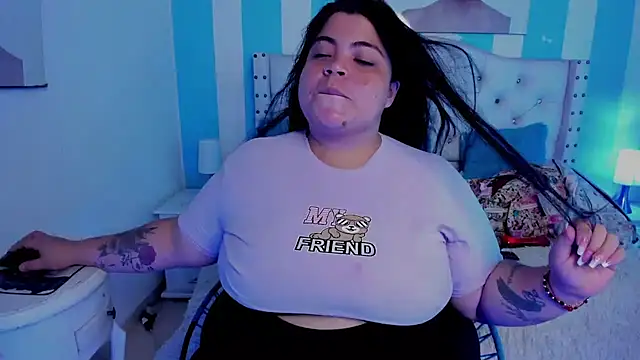 Snapshot of sobigcurvy4u chatting on 12.13.24 sobigcurvy4u online show from 12.13.24