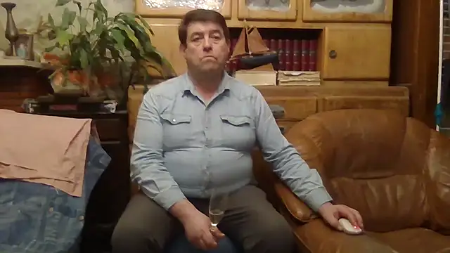 Snapshot of sympatrique chatting on 02.11.25 sympatrique online show from 02.11.25