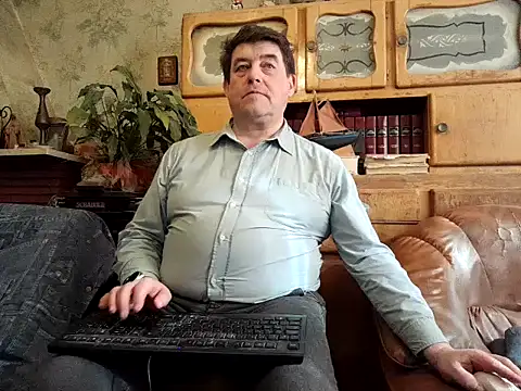 Snapshot of sympatrique chatting on 02.17.25 sympatrique online show from 02.17.25