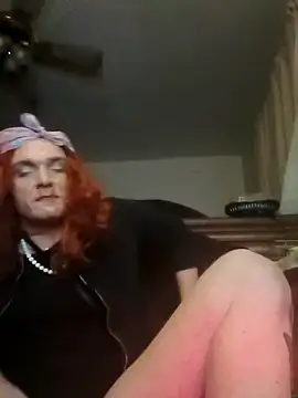 Snapshot of Dee-Lux_Fux chatting on 10.17.25 Dee-Lux Fux online show from 10.17.25