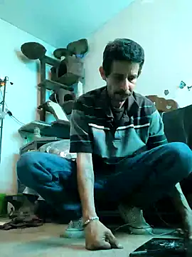 Snapshot of LongDickZee562 chatting on 12.19.24 LongDickZee562 online show from 12.19.24