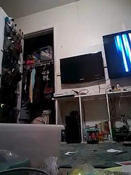 Snapshot of LongDickZee562 chatting on 02.05.25 LongDickZee562 online show from 02.05.25