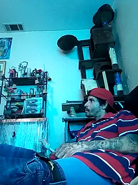 Snapshot of LongDickZee562 chatting on 02.14.25 LongDickZee562 online show from 02.14.25