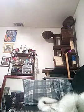 Snapshot of LongDickZee562 chatting on 02.28.25 LongDickZee562 online show from 02.28.25