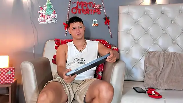 Snapshot of MITCHELL_BURNS chatting on 12.20.24 MITCHELL BURNS online show from 12.20.24