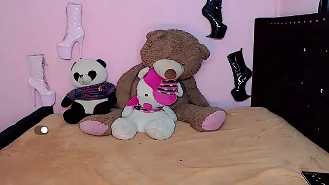 Snapshot of Ciinamonloren chatting on 03.06.25 Ciinamonloren online show from 03.06.25