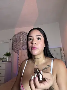 Snapshot of IsabelaVanegas_ chatting on 09.25.25 IsabelaVanegas  online show from 09.25.25