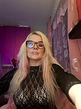 Snapshot of Angeldevilus chatting on 02.28.25 Angeldevilus online show from 02.28.25
