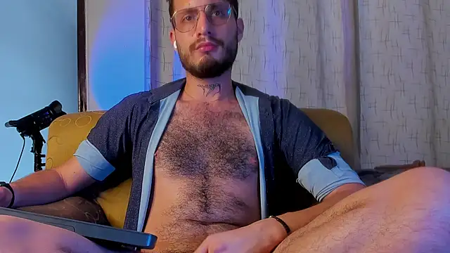 Snapshot of axel_giracr chatting on 03.09.25 axel giracr online show from 03.09.25