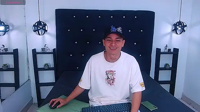 Snapshot of jeic_18 chatting on 10.12.25 jeic 18 online show from 10.12.25