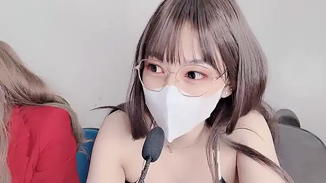 Snapshot of Mono-Stewardesss chatting on 12.10.24 Mono-Stewardesss online show from 12.10.24