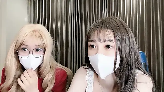 Snapshot of Mono-Stewardesss chatting on 03.13.25 Mono-Stewardesss online show from 03.13.25