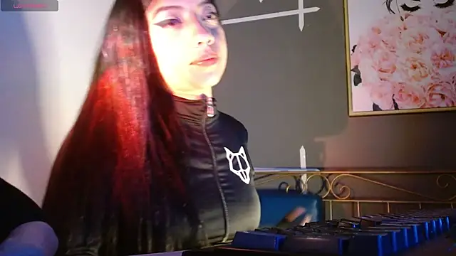 Snapshot of Ey_im_simone chatting on 09.26.25 Ey im simone online show from 09.26.25