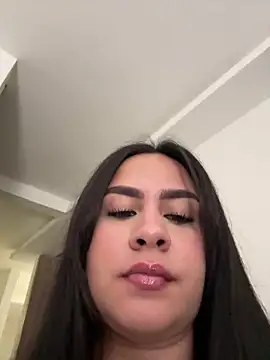 Snapshot of KattyPortman chatting on 10.18.25 KattyPortman online show from 10.18.25