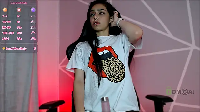 Snapshot of lilylouisee chatting on 12.03.24 lilylouisee online show from 12.03.24