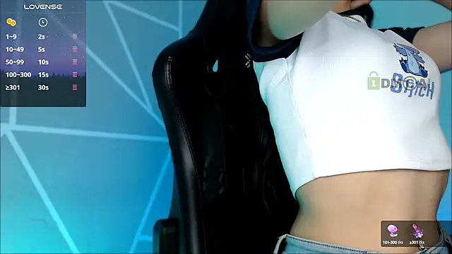 Snapshot of lilylouisee chatting on 12.14.24 lilylouisee online show from 12.14.24