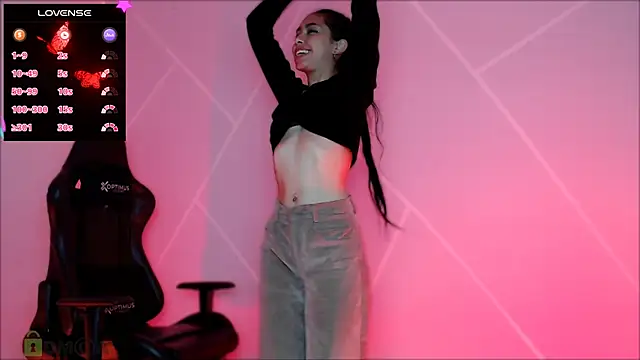 Snapshot of lilylouisee chatting on 03.05.25 lilylouisee online show from 03.05.25