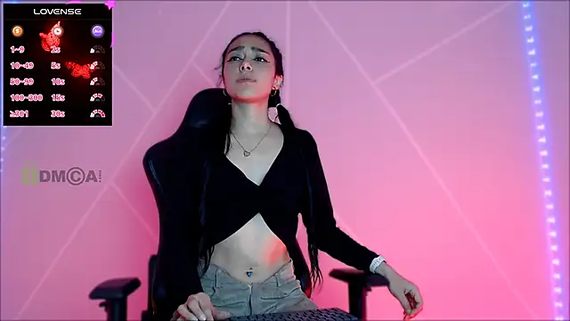 Snapshot of lilylouisee chatting on 03.05.25 lilylouisee online show from 03.05.25